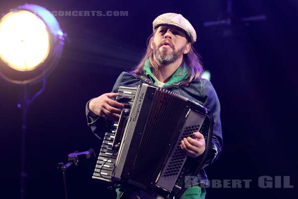 WINSTON MCANUFF - FIXI - 2017-05-04 - PARIS - Place de la Republique - 